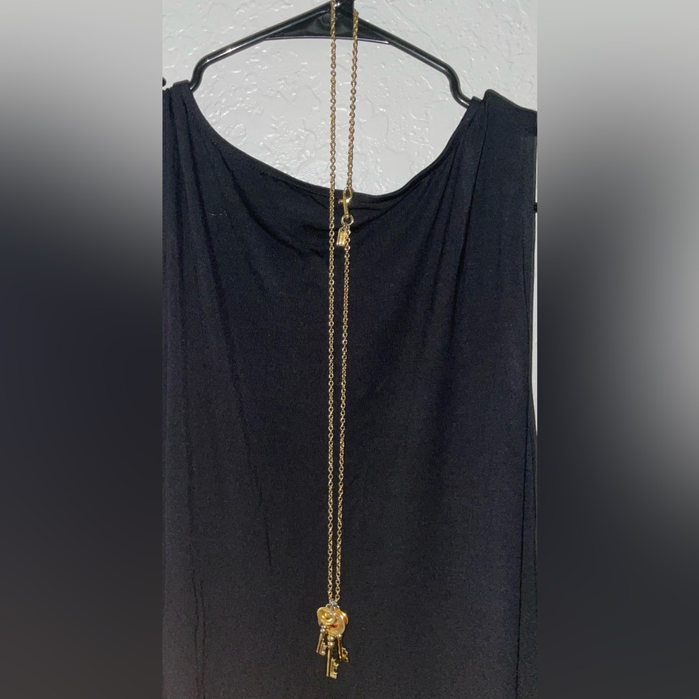 COACH SIGNATURE THREE KEY CHARM PENDANTS GOLDTONE 28” LONG NECKLACE CHAIN EUC - Picture 4 of 11
